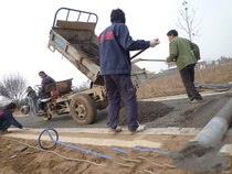 歐進(jìn)彩色透水混凝土工藝流程-www.hnqzjx.cn