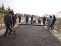 歐進(jìn)彩色透水混凝土工藝流程-www.hnqzjx.cn